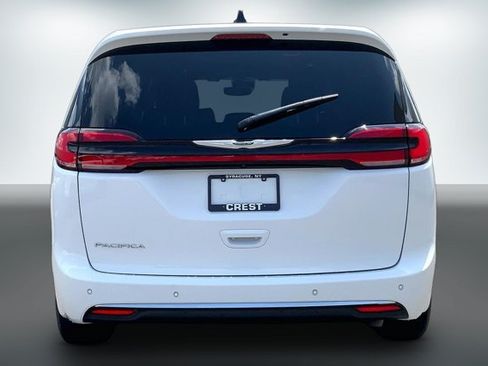 Used 2025 Chrysler Pacifica Select FWD image 3