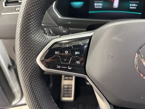 Certified 2022 Volkswagen Tiguan SE R-Line image 13