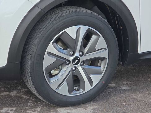 Used 2022 Kia Niro EX image 12