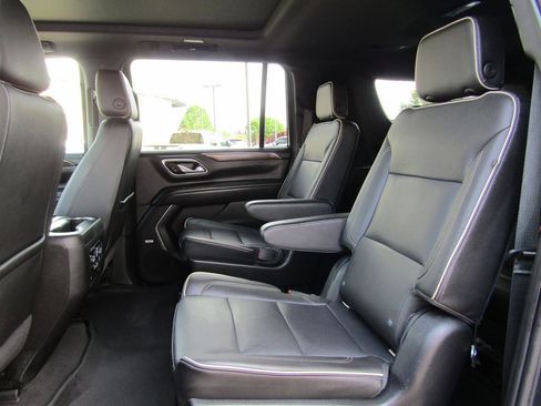 Used 2021 Chevrolet Suburban Premier w/ Premium Package AWD/4WD image 10