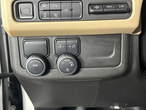 Used 2023 Chevrolet Tahoe Premier image 30