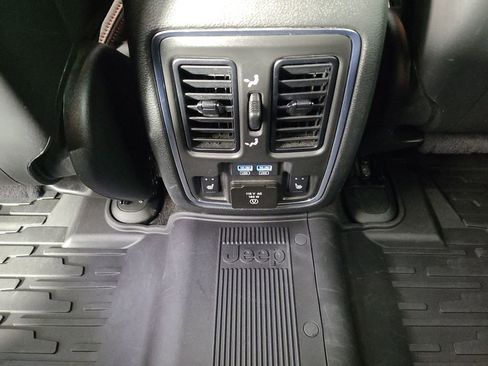 Used 2021 Jeep Grand Cherokee Trailhawk w/ Trailhawk Luxury Group AWD/4WD image 18