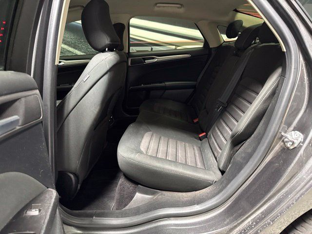 Used 2017 Ford Fusion SE w/ Fusion SE Technology Package FWD image 11