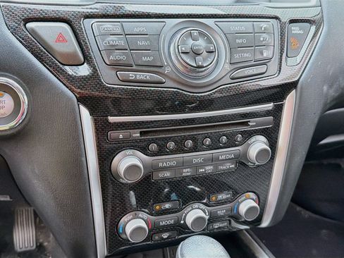 Used 2019 Nissan Pathfinder SL FWD image 17
