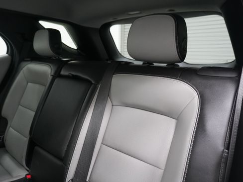 Used 2018 Chevrolet Equinox Premier FWD image 12