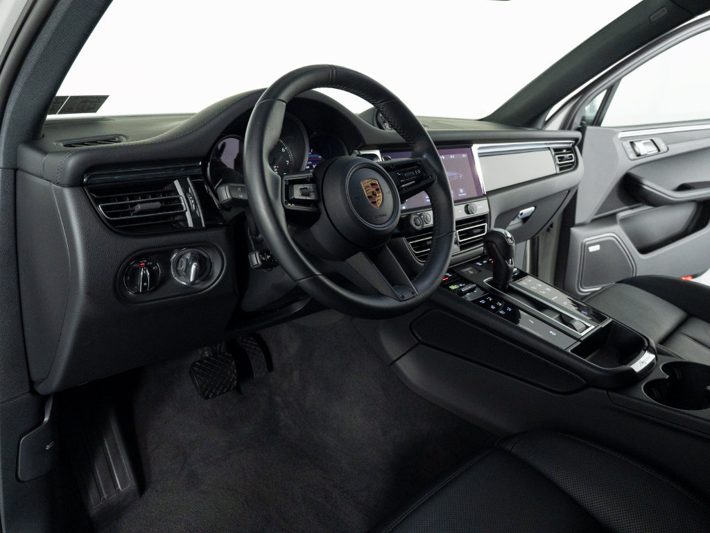 Certified 2026 Porsche Macan Turbo AWD/4WD image 16