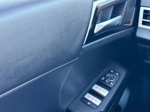 Used 2023 Mitsubishi Outlander SE image 17