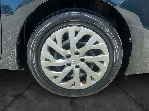 Used 2018 Toyota Corolla LE FWD image 15