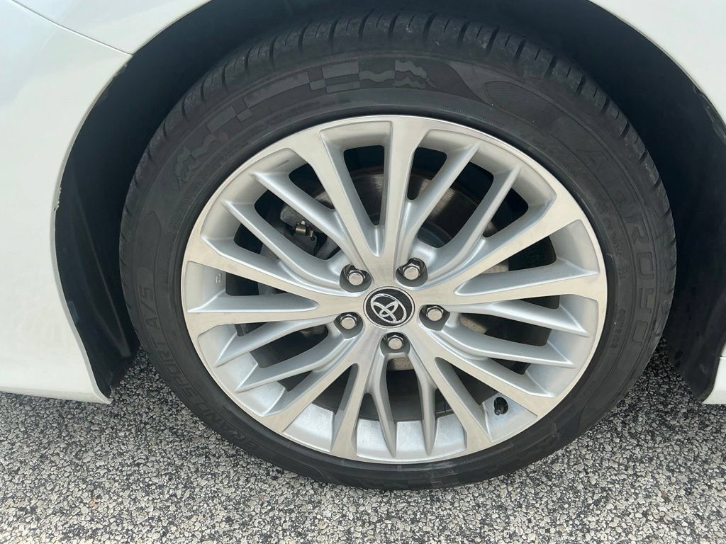 Used 2020 Toyota Camry XLE FWD image 29