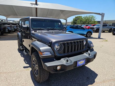 Used 2025 Jeep Wrangler Unlimited Sport AWD/4WD image 2