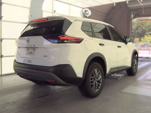 Used 2023 Nissan Rogue S AWD/4WD image 3