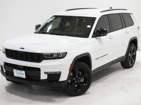 Used 2023 Jeep Grand Cherokee L Limited w/ Luxury Tech Group II image 2