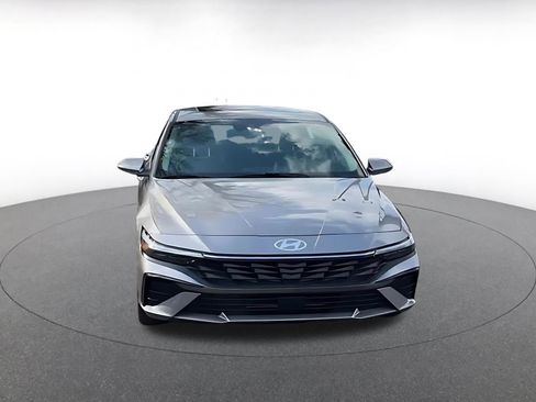 Used 2025 Hyundai Elantra SEL image 4