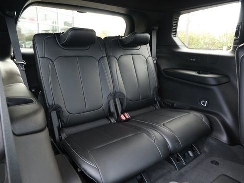 Used 2025 Jeep Grand Cherokee L Limited w/ Black Appearance Package image 33