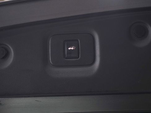 Used 2019 Nissan Pathfinder S AWD/4WD image 20
