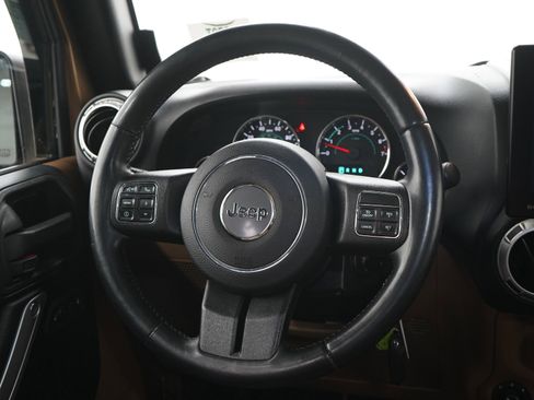 Used 2015 Jeep Wrangler Unlimited Sahara w/ Connectivity Group AWD/4WD image 14