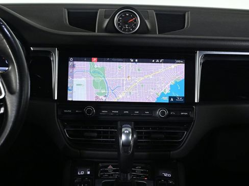 Certified 2019 Porsche Macan image 15