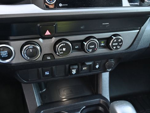 Used 2020 Toyota Tacoma TRD Off-Road AWD/4WD image 22