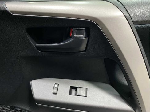 Used 2016 Toyota RAV4 LE image 29