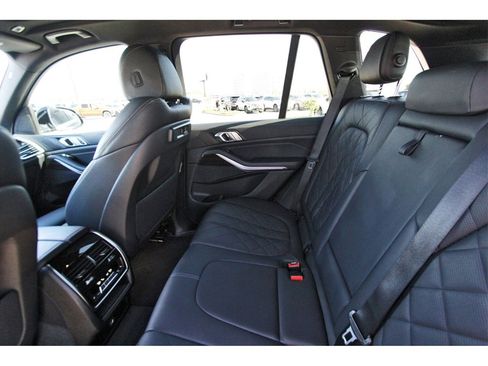 Used 2023 BMW X5 xDrive40i image 9