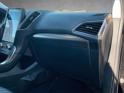 Used 2024 Ford Edge Titanium image 16