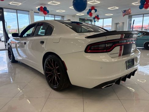 Used 2019 Dodge Charger SXT RWD image 10