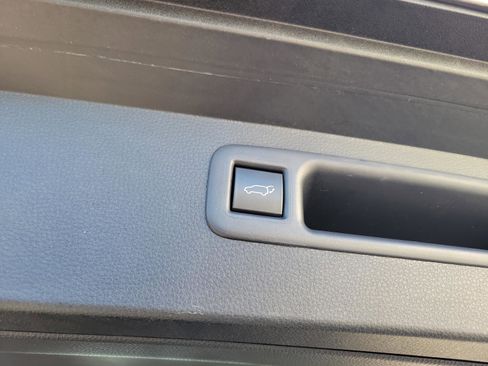 Certified 2025 Toyota Highlander Platinum AWD/4WD image 10