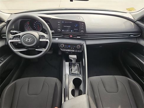 Used 2021 Hyundai Elantra SEL image 13