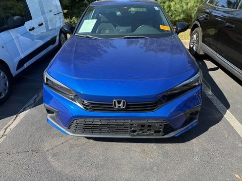 Used 2023 Honda Civic Sport image 2