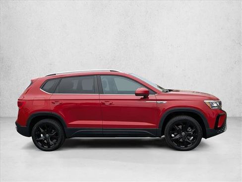 Used 2022 Volkswagen Taos SE FWD image 5
