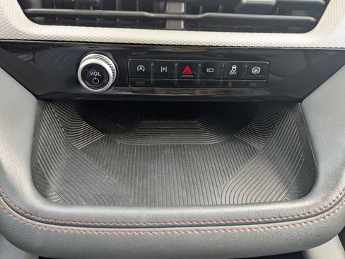 Used 2025 Ford Explorer Active w/ Active Comfort Package RWD image 26