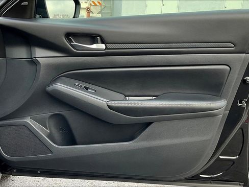 Used 2024 Nissan Altima 2.5 SV image 21