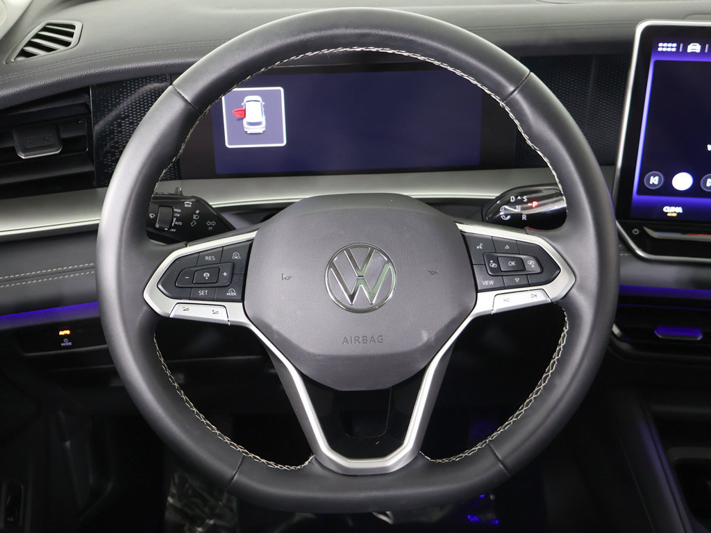Used 2025 Volkswagen Tiguan SE w/ Panoramic Sunroof Package AWD/4WD image 39