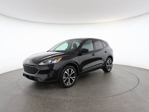 Used 2022 Ford Escape SE w/ SE Sport Appearance Package image 2