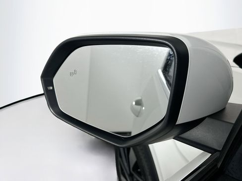 Used 2025 Volkswagen Atlas SE image 16