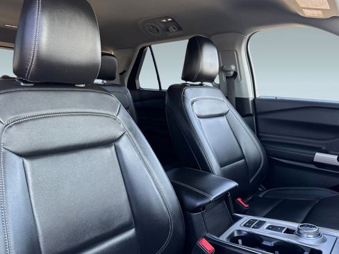 Used 2023 Ford Explorer XLT w/ Equipment Group 202A image 31