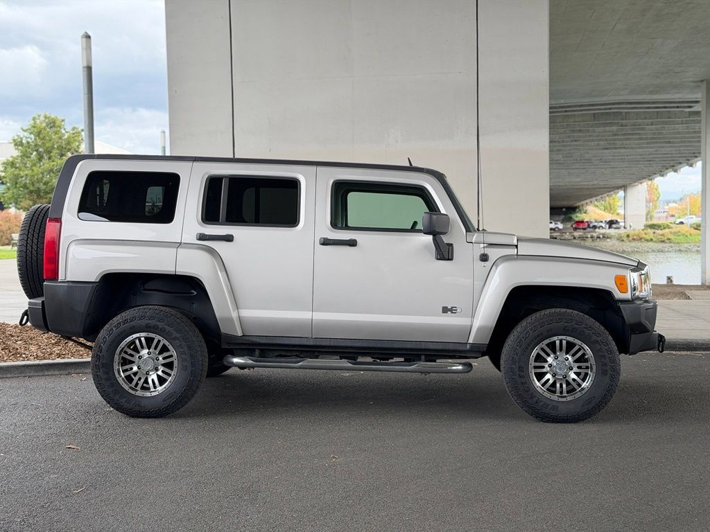 Used 2007 HUMMER H3 AWD/4WD image 8