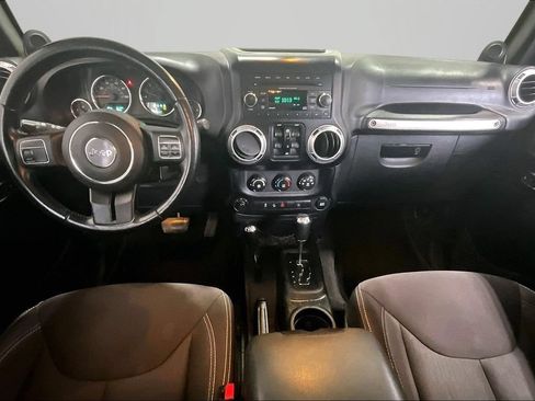 Used 2014 Jeep Wrangler Unlimited Sahara AWD/4WD image 7