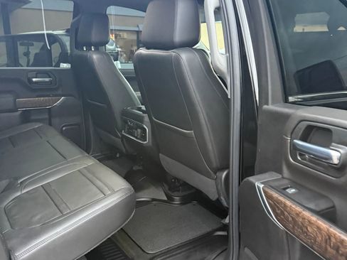 Used 2022 GMC Sierra 2500 Denali w/ Denali Black Diamond Edition image 14