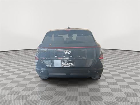 Used 2024 Hyundai Kona SE image 10
