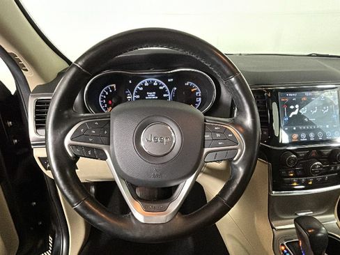 Used 2020 Jeep Grand Cherokee Limited AWD/4WD image 16
