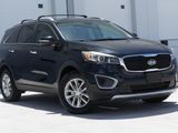 Used 2017 Kia Sorento LX image 2