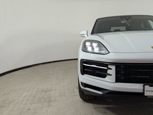 Used 2025 Porsche Cayenne Coupe image 12