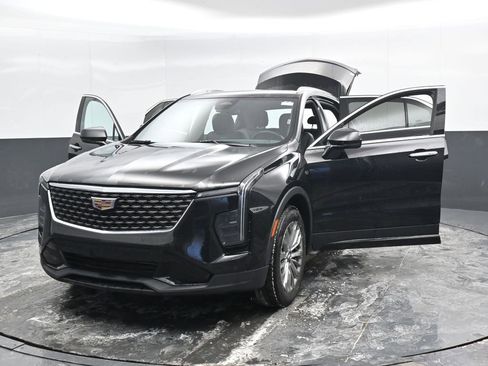 Used 2024 Cadillac XT4 Premium Luxury image 52