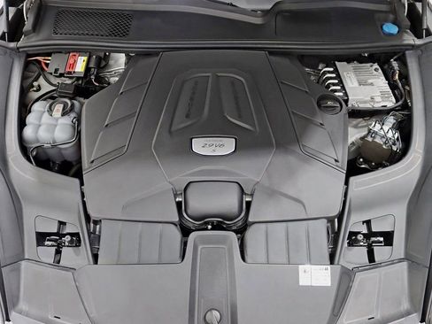 Used 2021 Porsche Cayenne S image 40