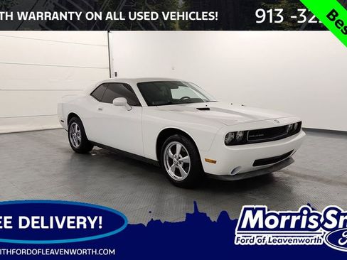 Used 2010 Dodge Challenger SE image 1