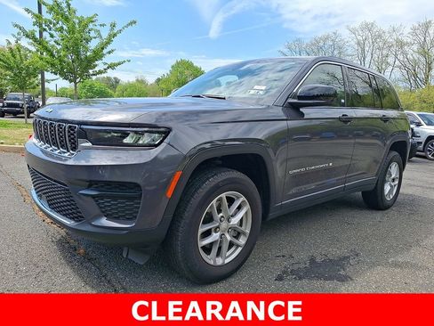 Used 2025 Jeep Grand Cherokee Laredo X w/ Luxury Tech Group I AWD/4WD image 3