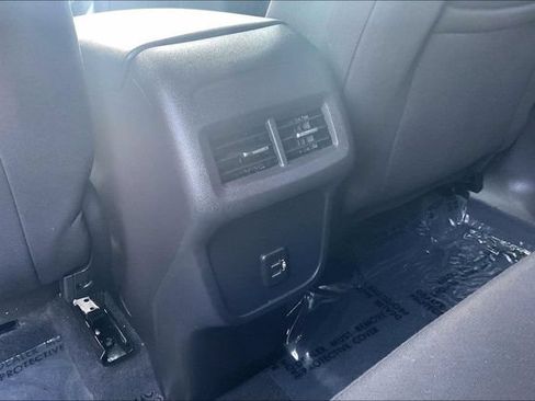 Used 2024 Chevrolet Equinox LS AWD/4WD image 32