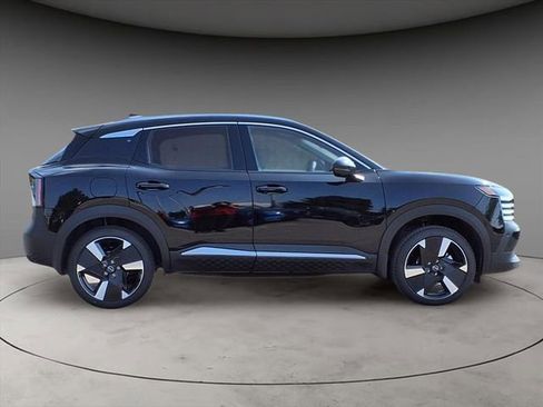 New 2025 Nissan Kicks SR w/ SR Premium Package AWD/4WD image 9