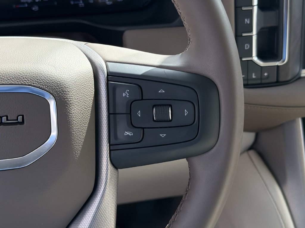Used 2024 GMC Yukon Denali RWD image 24